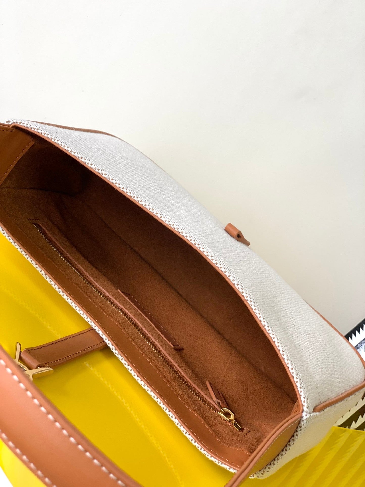 luxury LE 5 ¨¤ 7 in canvas and leather - 23 X 16 X 6.5 CM