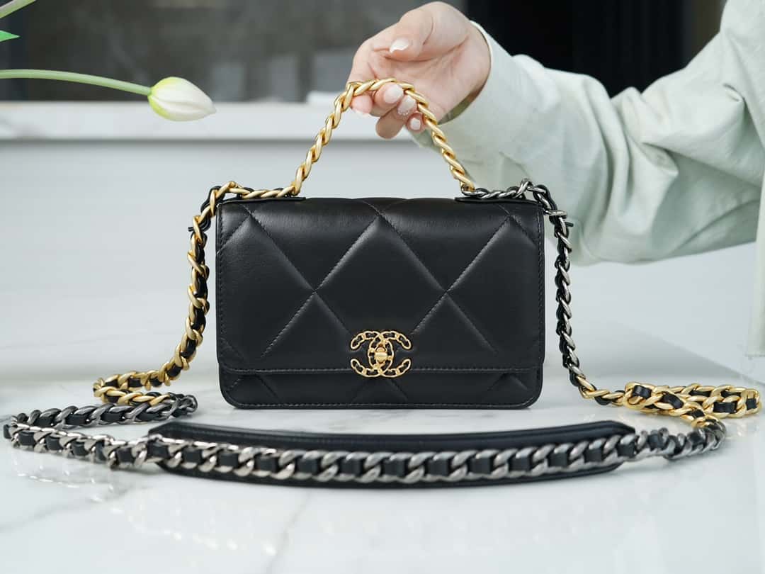 luxury 19 WOC Wallet On Chain AP0957 BLACK Flap Bag