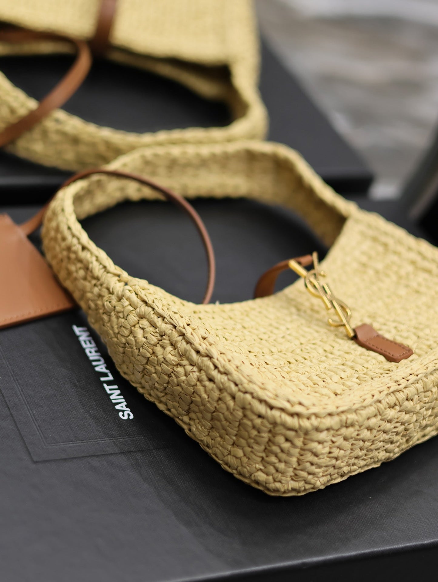 luxury Le 5 ¨¤ 7 Mini In Raffia Beige - 19 X 11.5 X 4.5 CM