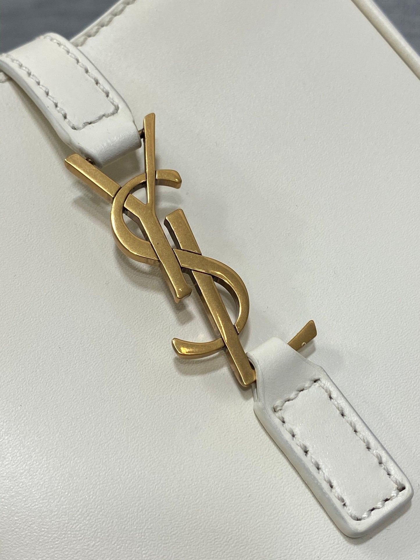 luxury Le 5 A 7 Mini White Bag - 13x20x4cm