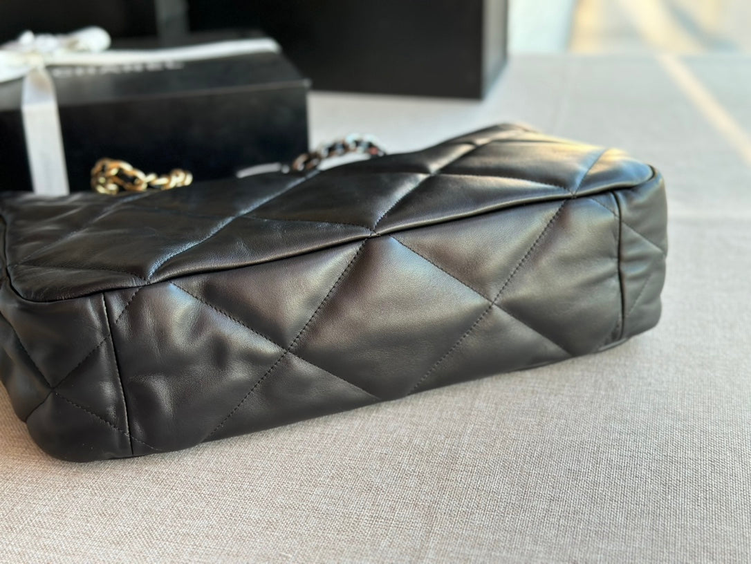 luxury 19 Shopping Bag 41 Black Lambskin 24 x 41 x 10 cm