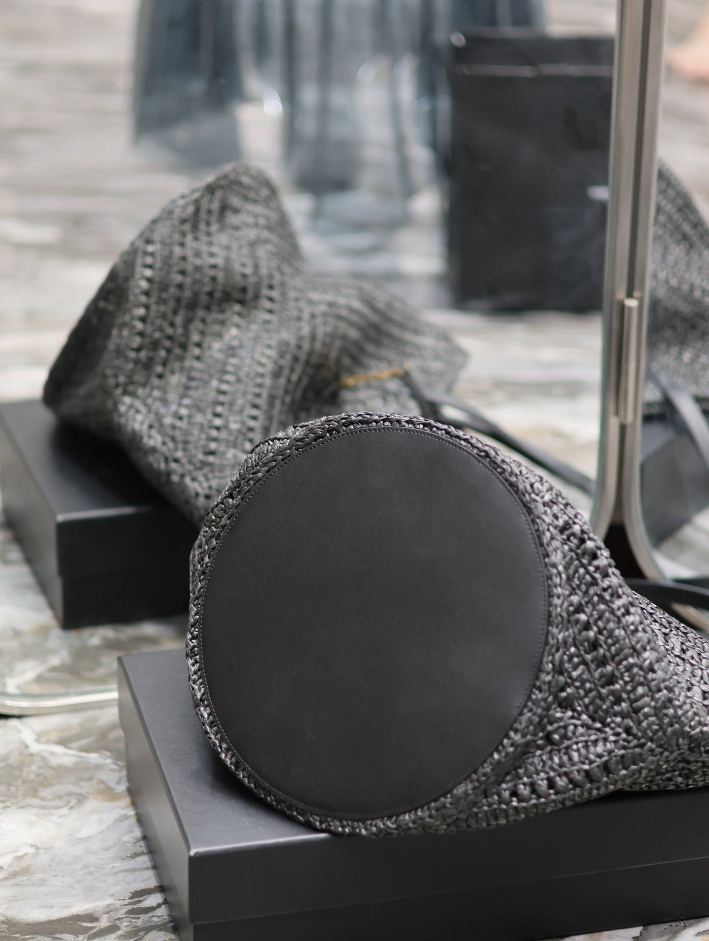 luxury PANIER MEDIUM IN RAFFIA AND VEGETABLE-BLACK LEATHER