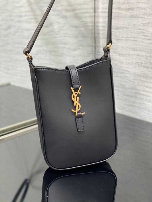 luxury Le 5 A 7 Mini Black Bag - 13x20x4cm