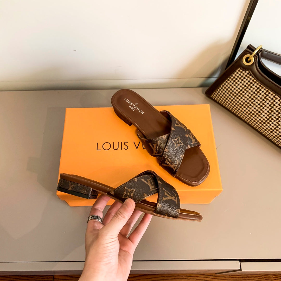 Platta sandaler med korsband