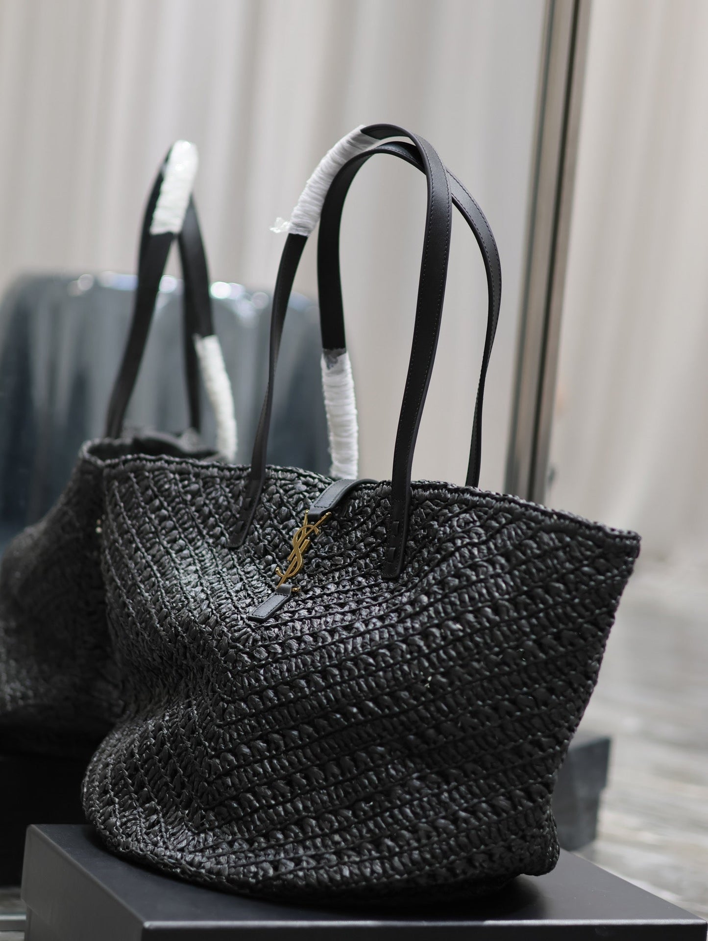luxury PANIER MEDIUM IN RAFFIA AND VEGETABLE-BLACK LEATHER
