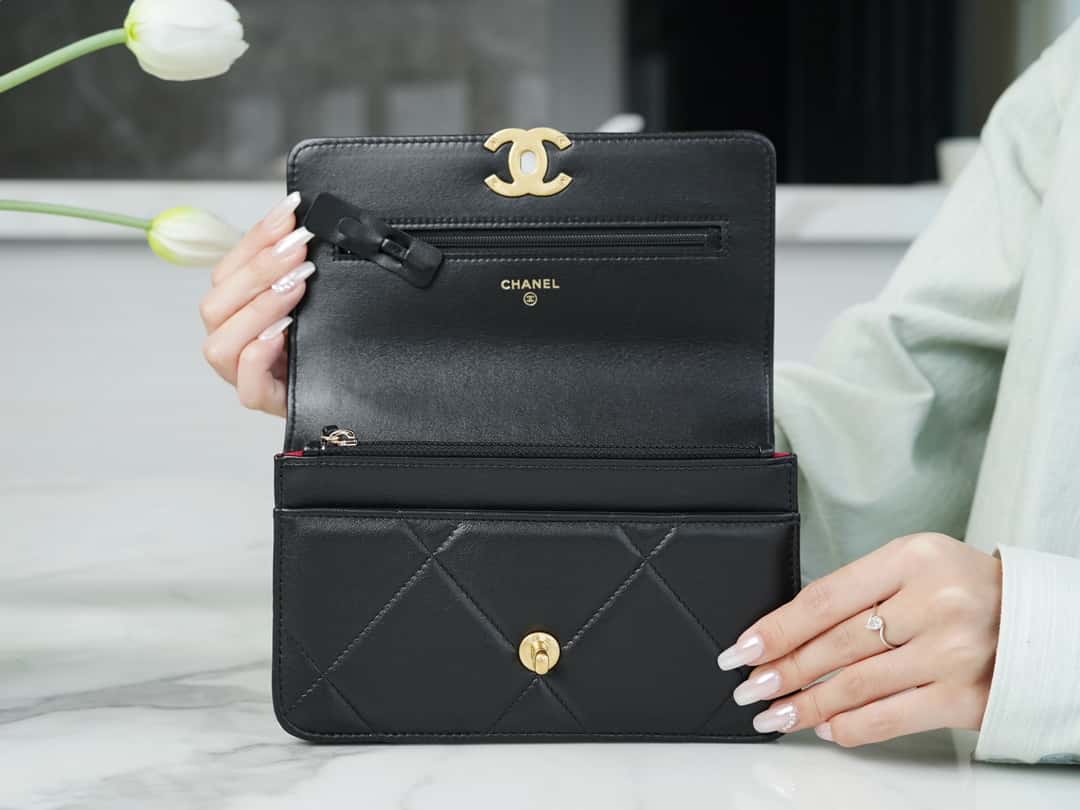 luxury 19 WOC Wallet On Chain AP0957 BLACK Flap Bag