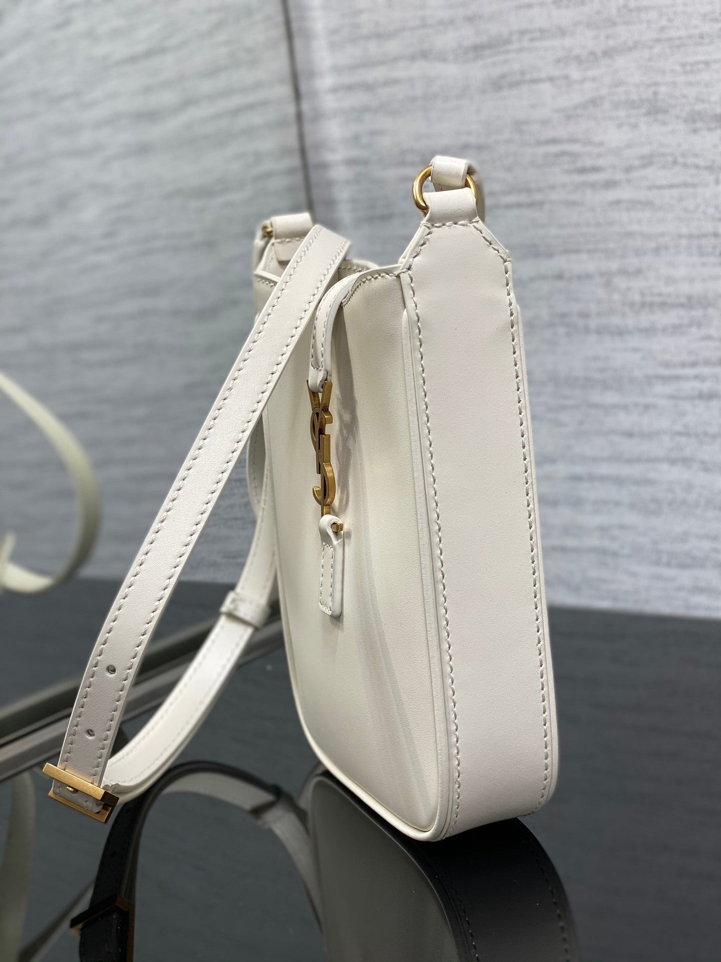 luxury Le 5 A 7 Mini White Bag - 13x20x4cm