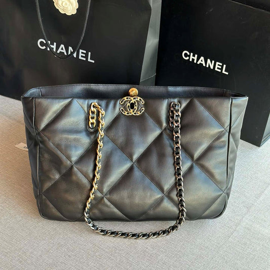 luxury 19 Shopping Bag 41 Black Lambskin 24 x 41 x 10 cm