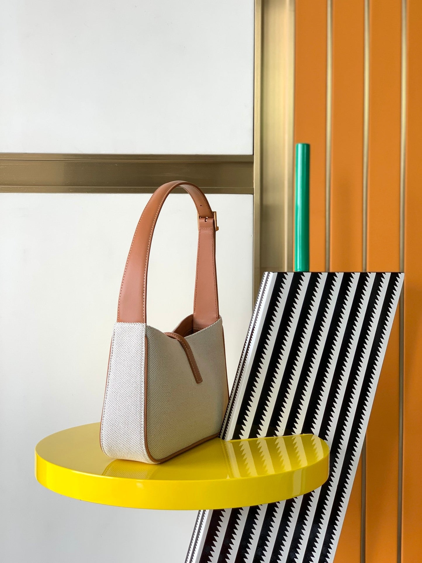 luxury LE 5 ¨¤ 7 in canvas and leather - 23 X 16 X 6.5 CM