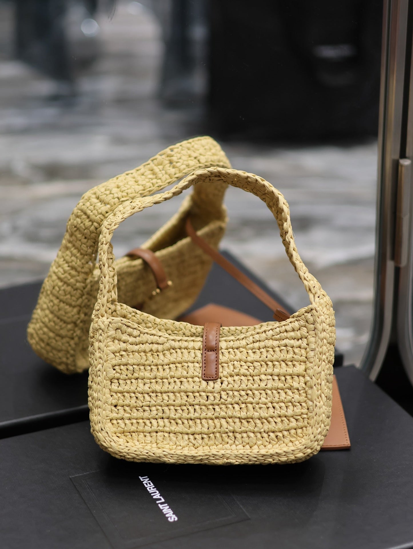 luxury Le 5 ¨¤ 7 Mini In Raffia Beige - 19 X 11.5 X 4.5 CM