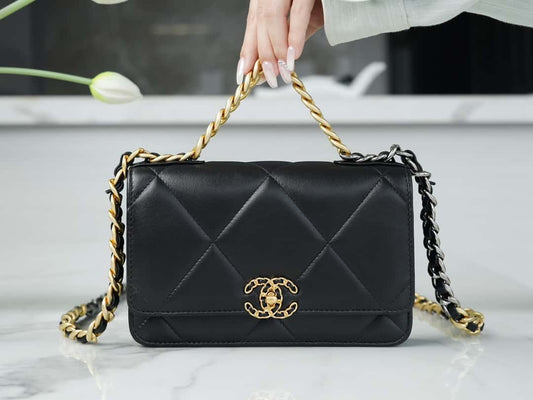 luxury 19 WOC Wallet On Chain AP0957 BLACK Flap Bag