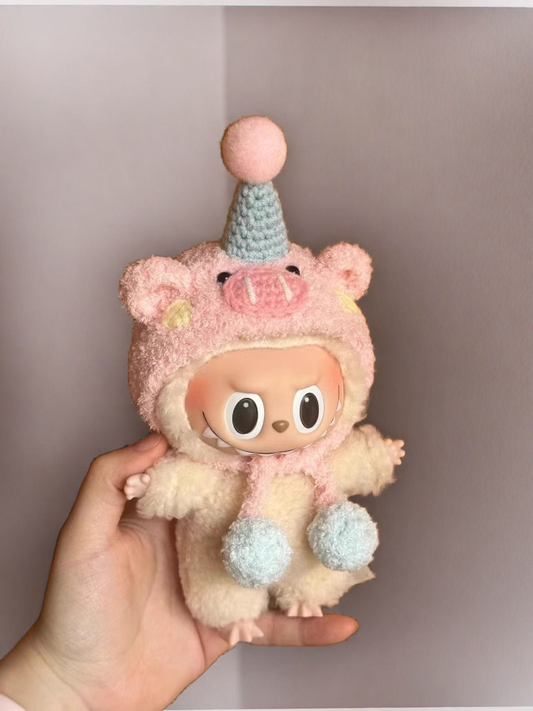Labubu Adorable Pig in Pink Hoodie Outfit Set - Cosy og Cuddly (17 cm)