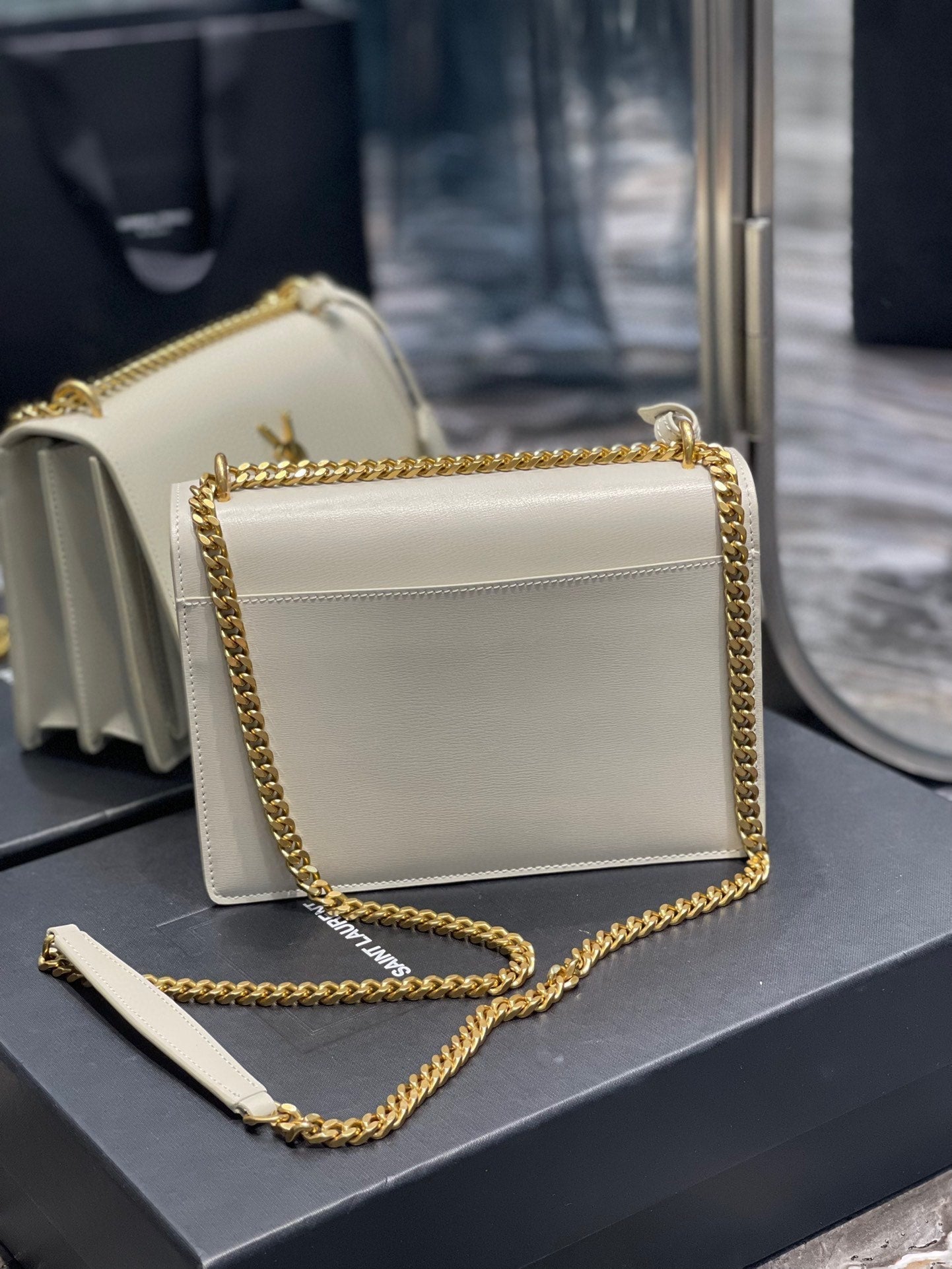 luxury Medium Sunset Bag 22 White Lambskin Gold Tone 22 x 16 x 8cm