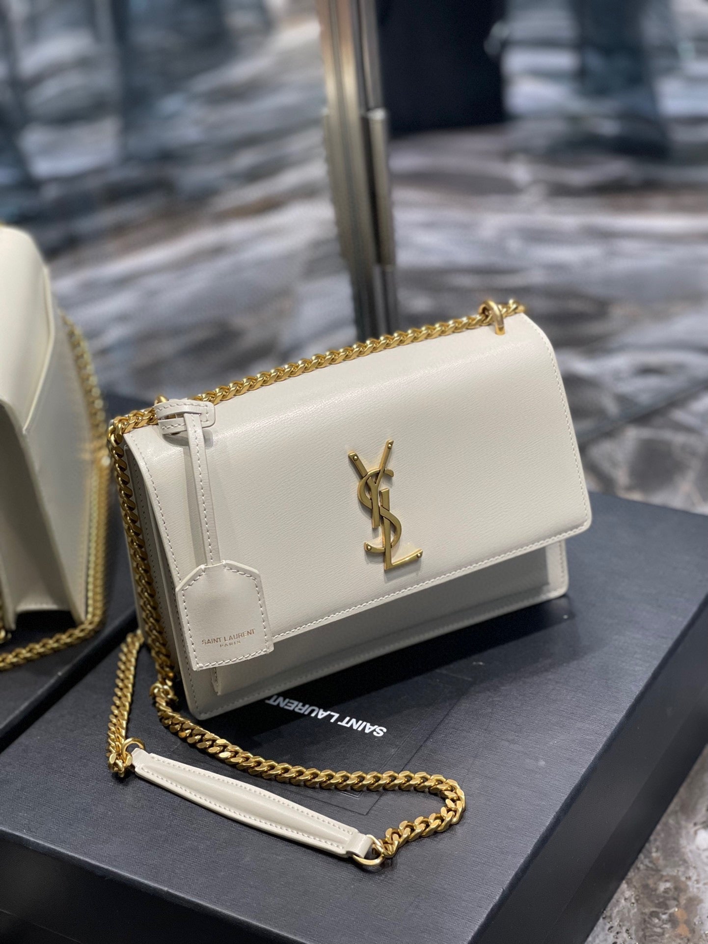 luxury Medium Sunset Bag 22 White Lambskin Gold Tone 22 x 16 x 8cm