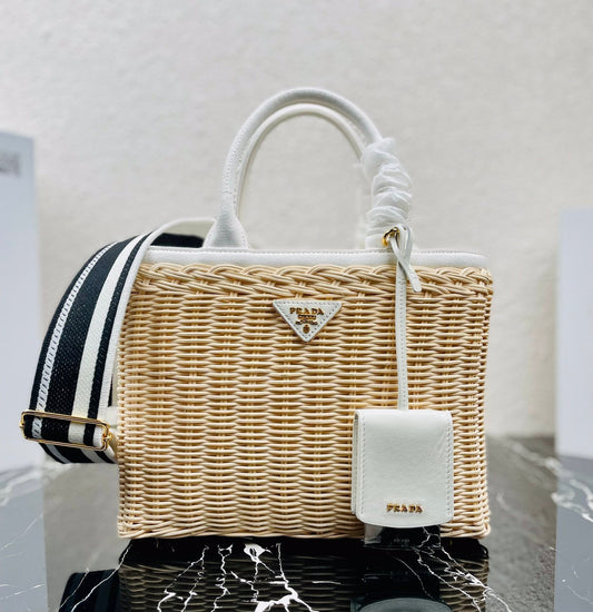 luxury Bucket Handle Bag 1BG835 02