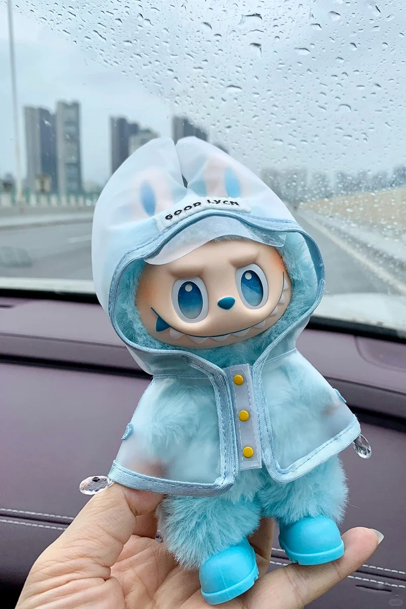 Labubu Raincoat | Magnetism på sin topp