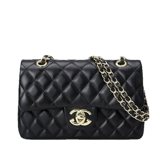 luxury ℂ𝔽 𝗖𝗹𝗮𝘀𝘀𝗶𝗰 𝗙𝗹𝗮𝗽 in Black Lambskin