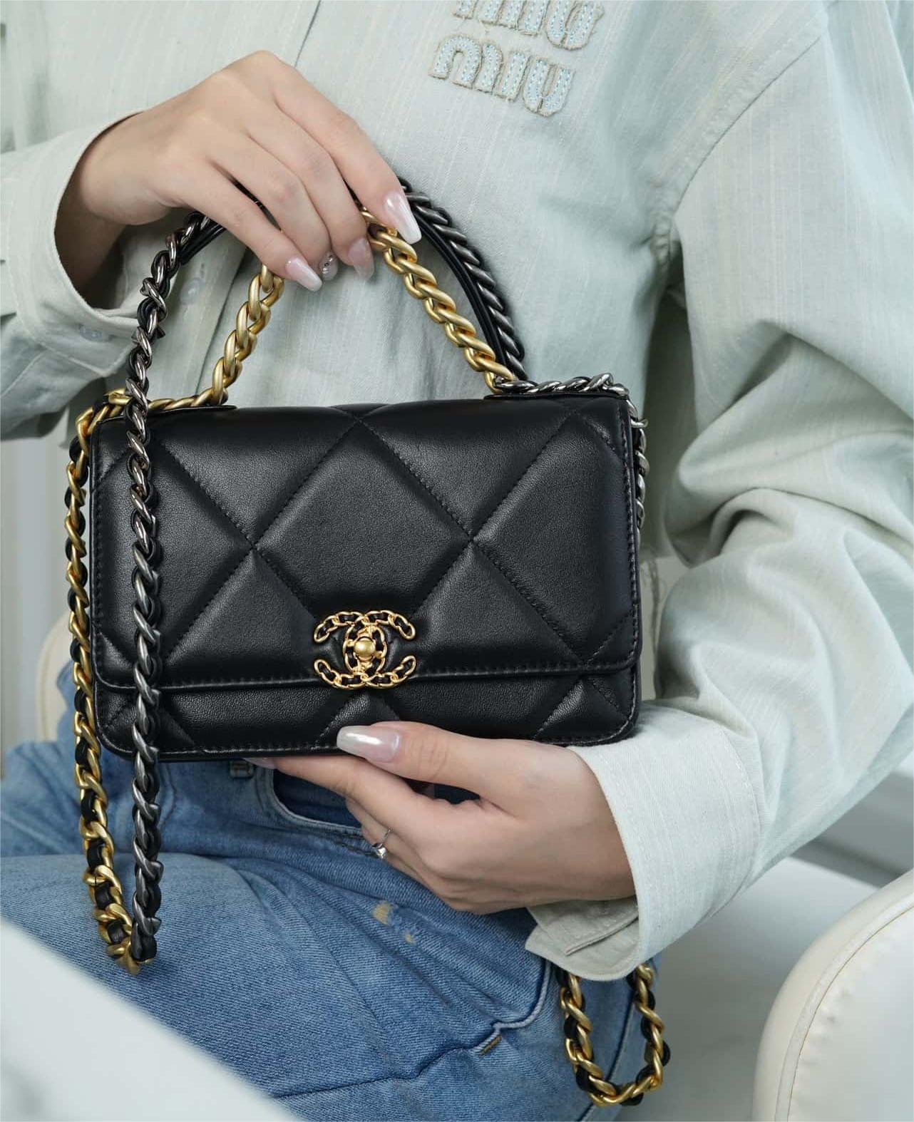 luxury 19 WOC Wallet On Chain AP0957 BLACK Flap Bag