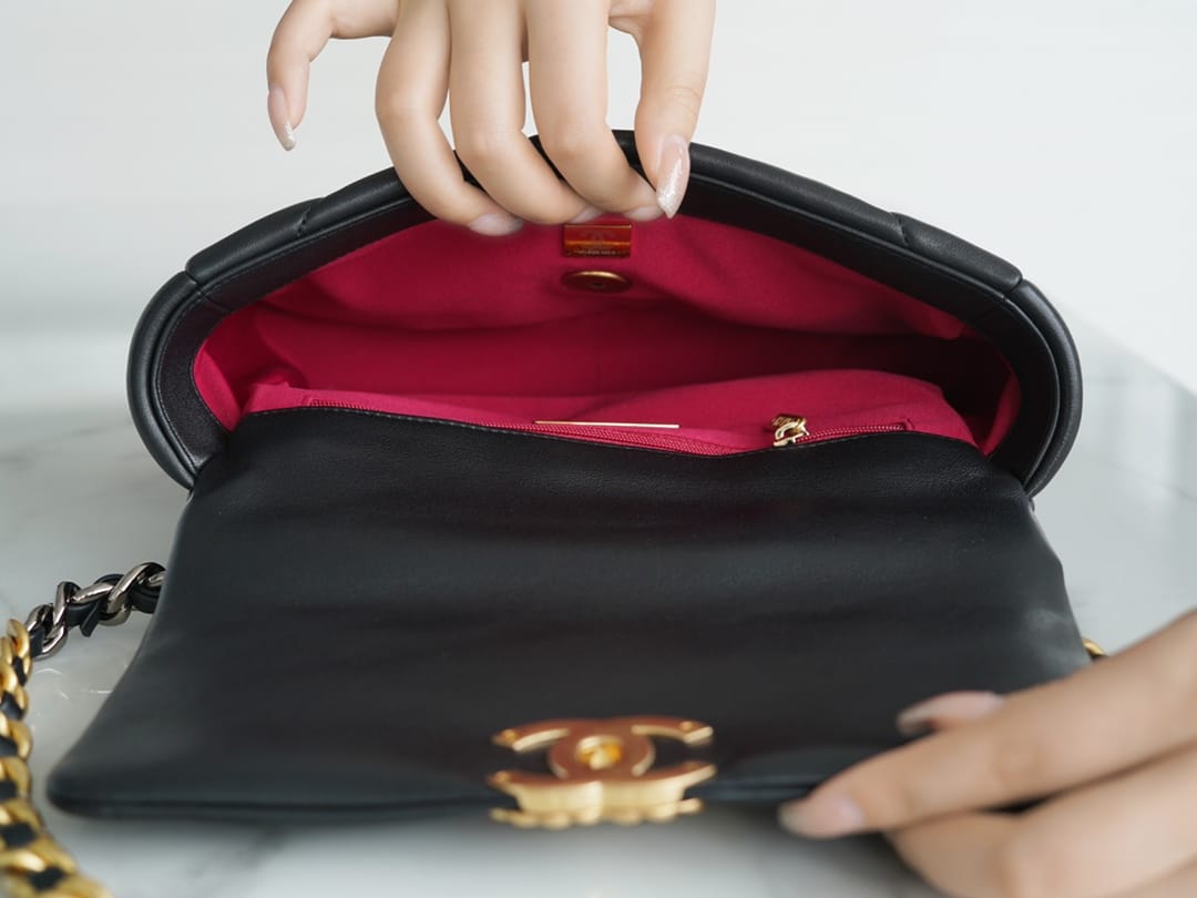 luxury 19BAG AS1160 Black Gold Buckle Bag Small 26CM