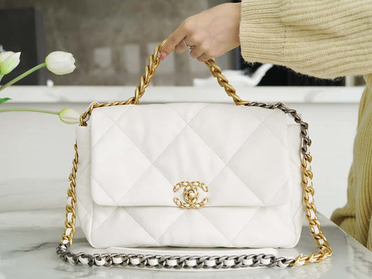 luxury 19 Large Handbag Lambskin Gold AS1161 White